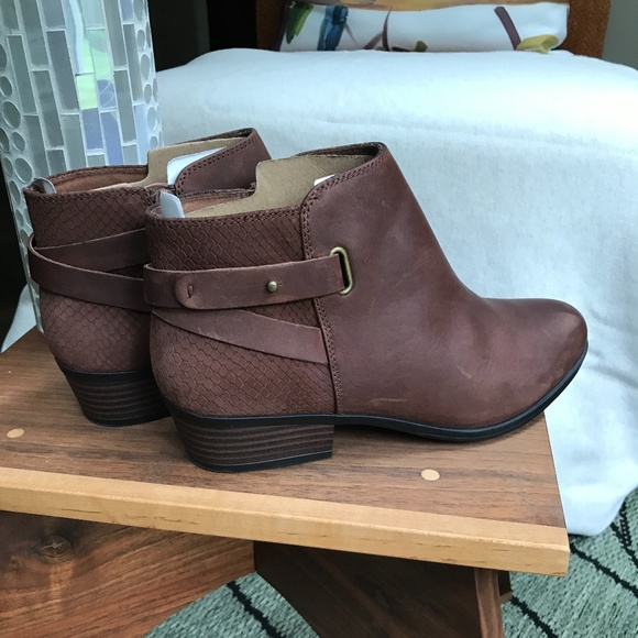 Clarks Shoes - Clarks Collection Addy Boot Sz 8